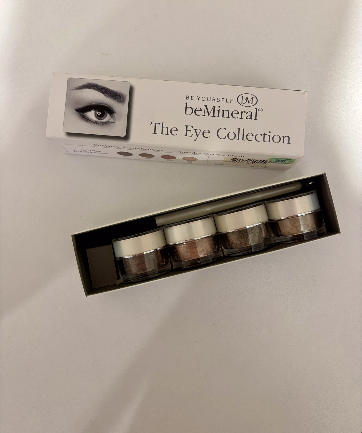 beMineral eyeshadow set, beige