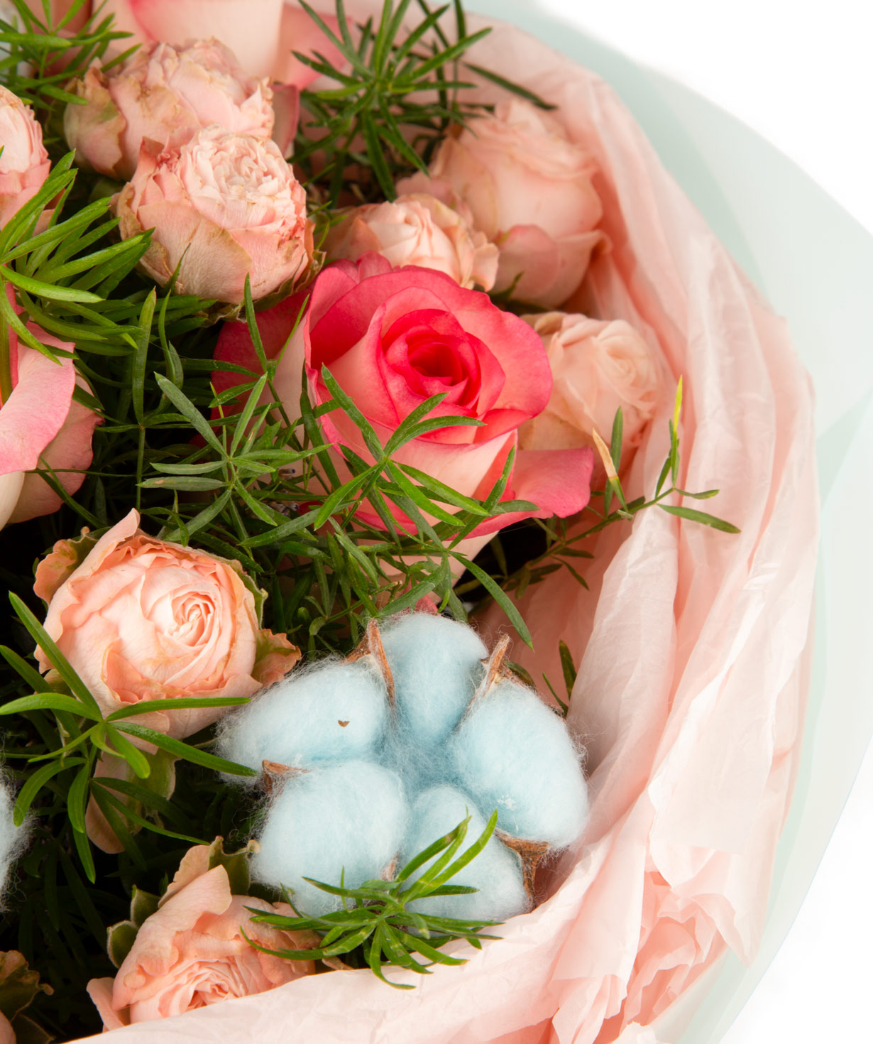 Bouquet `Anjar` with roses and cotton