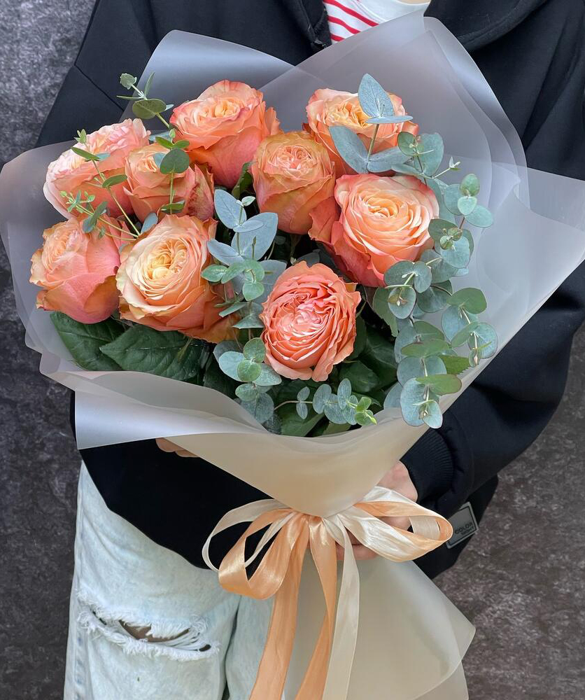 Moscow. bouquet with peony roses №038