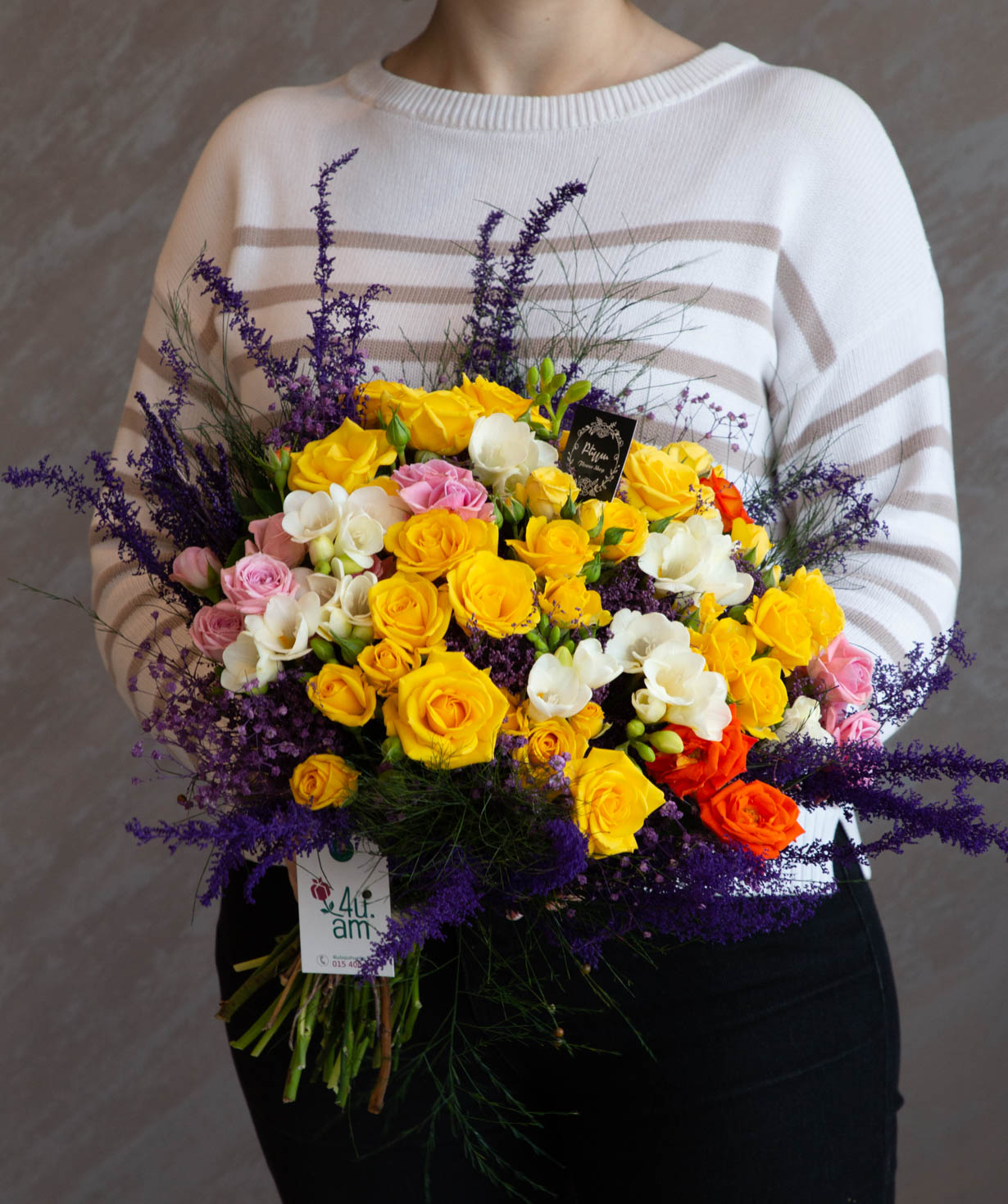 Bouquet `Binche` with roses and freesias