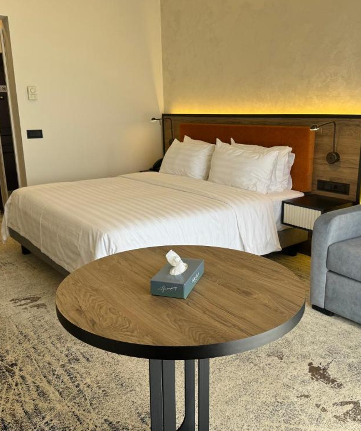 Rest in «Eighty Eight» hotel, Standard, Mon-Thu, for 2 people, 1 day