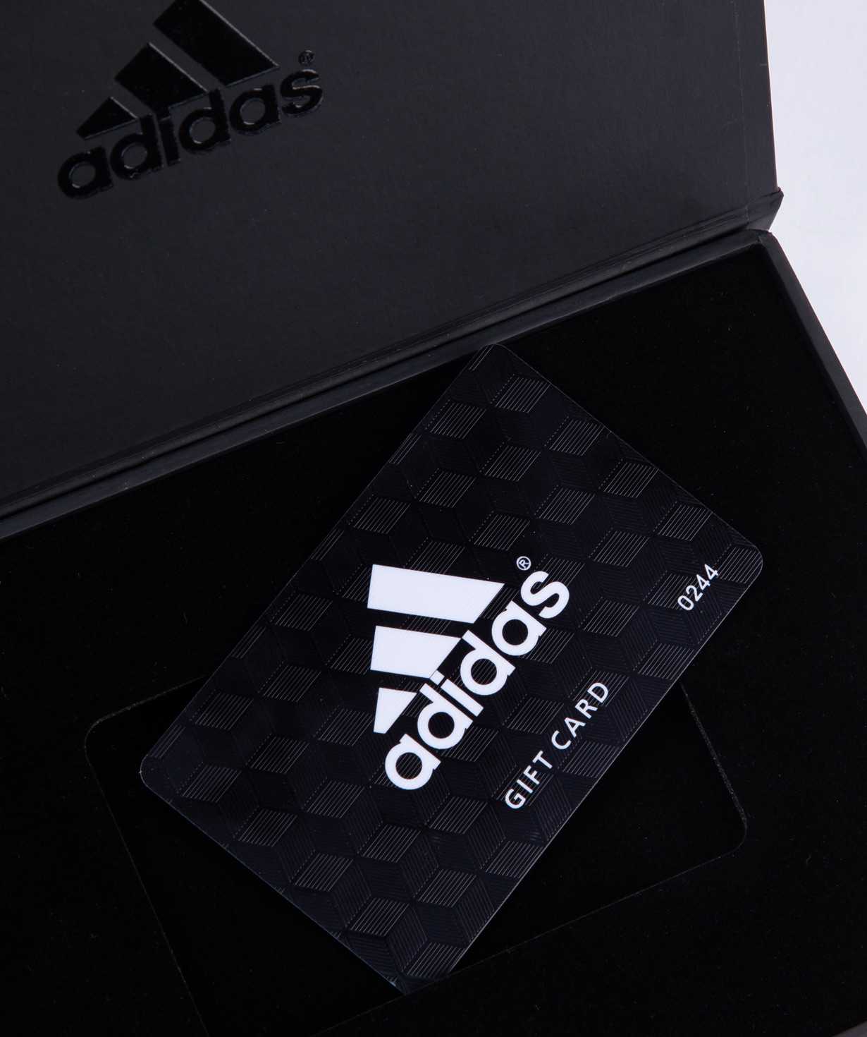 Նվեր-քարտ «Adidas» 30000 դրամ