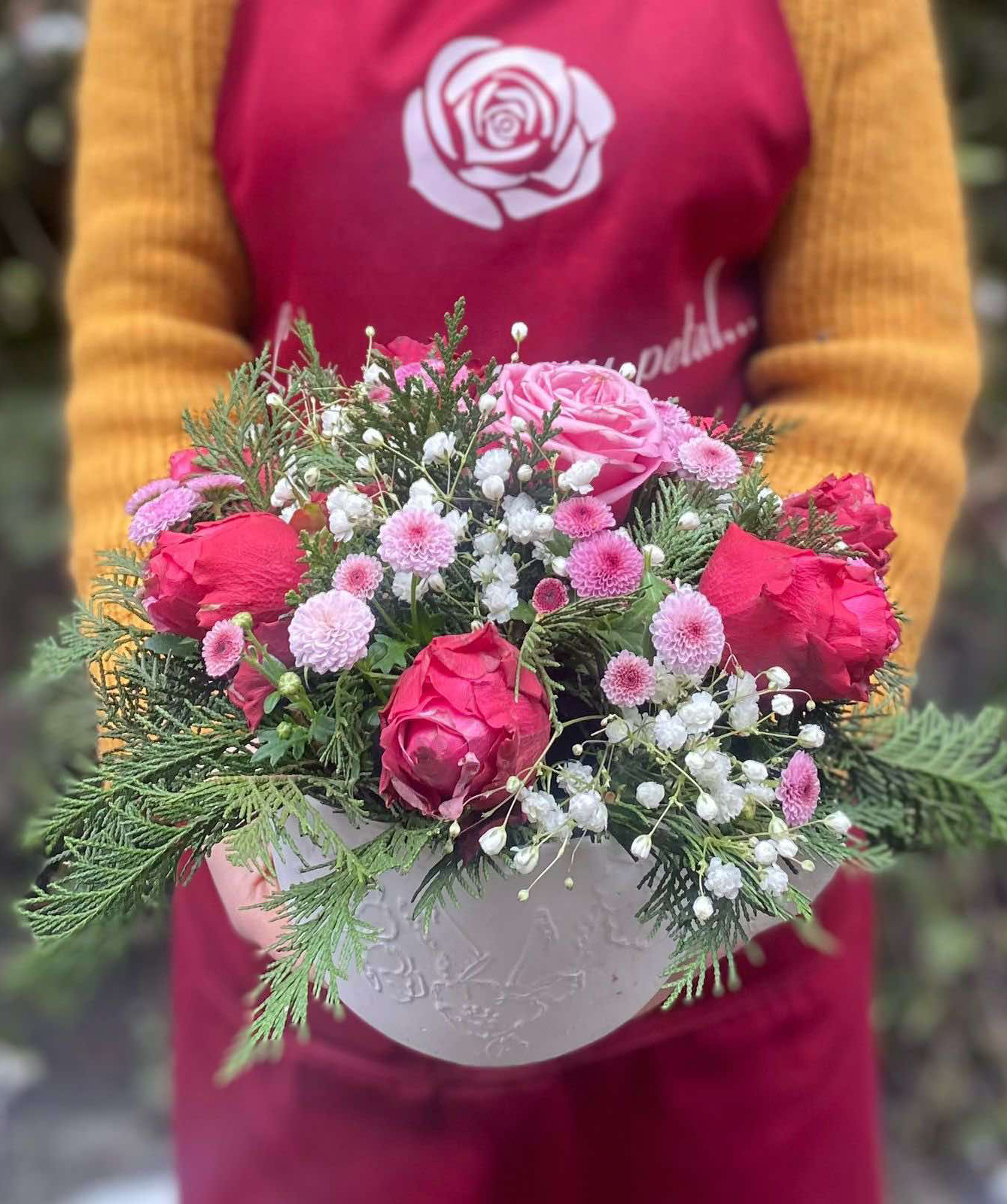 Композиция ''Вийёрбан'' с розами и хризантемами