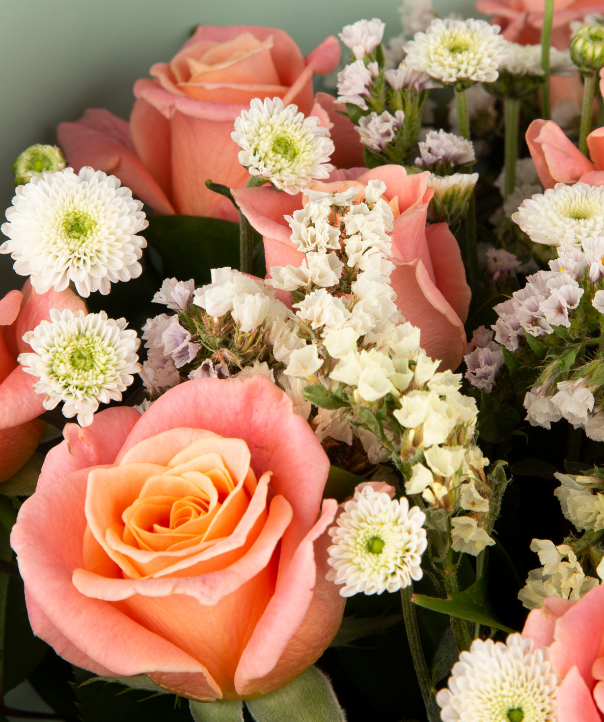Букет `Умаг` из роз и хризантемами