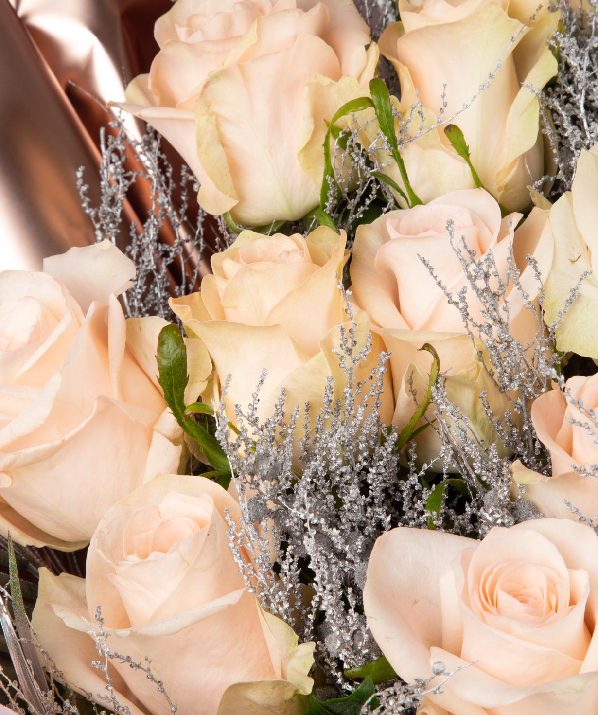Букет `Мейсвилл` с розами и сухоцветами