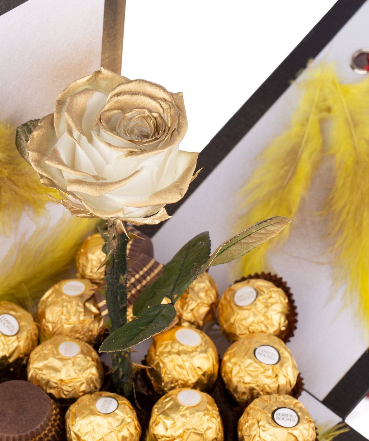 Rose `EM Flowers` golden eternal with candies