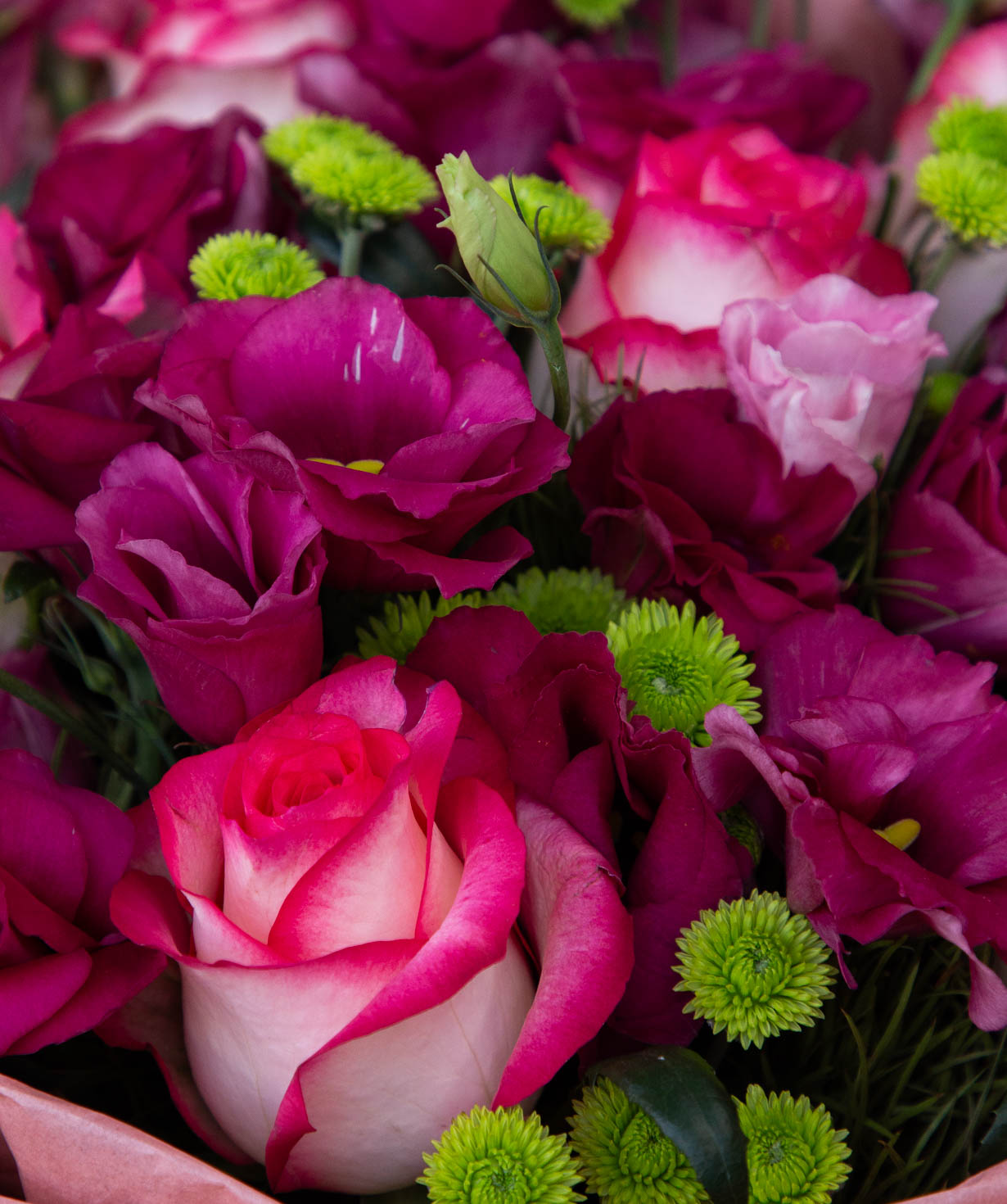 Bouquet «Hamilton» with roses and lisianthus