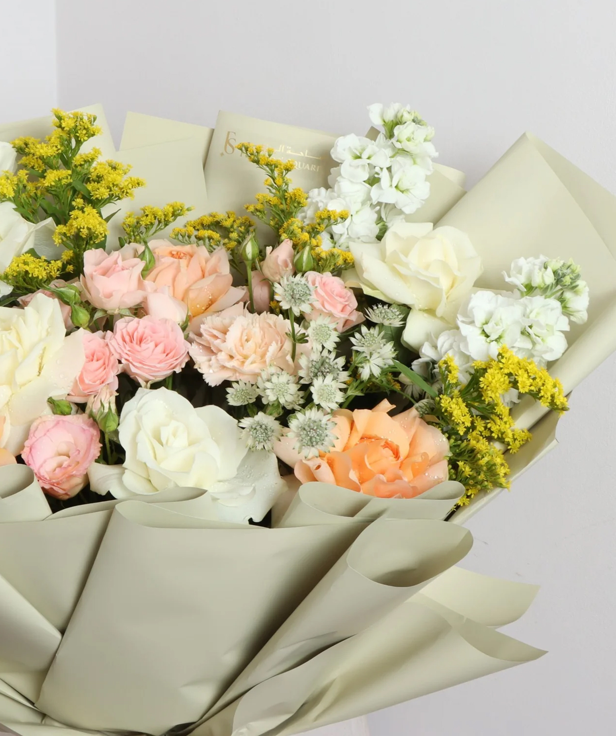 Dubai. bouquet №096 with roses