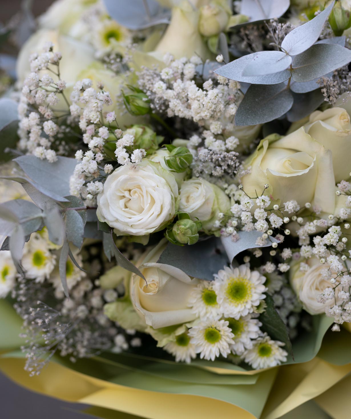 Bouquet «Թելլա» with roses and chrysanthemums