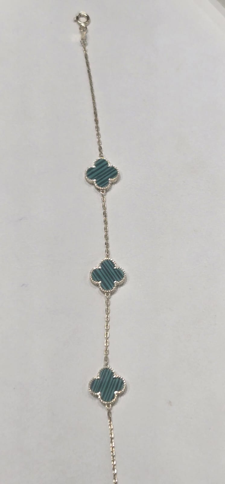 Bracelet `Less is more` gold №146
