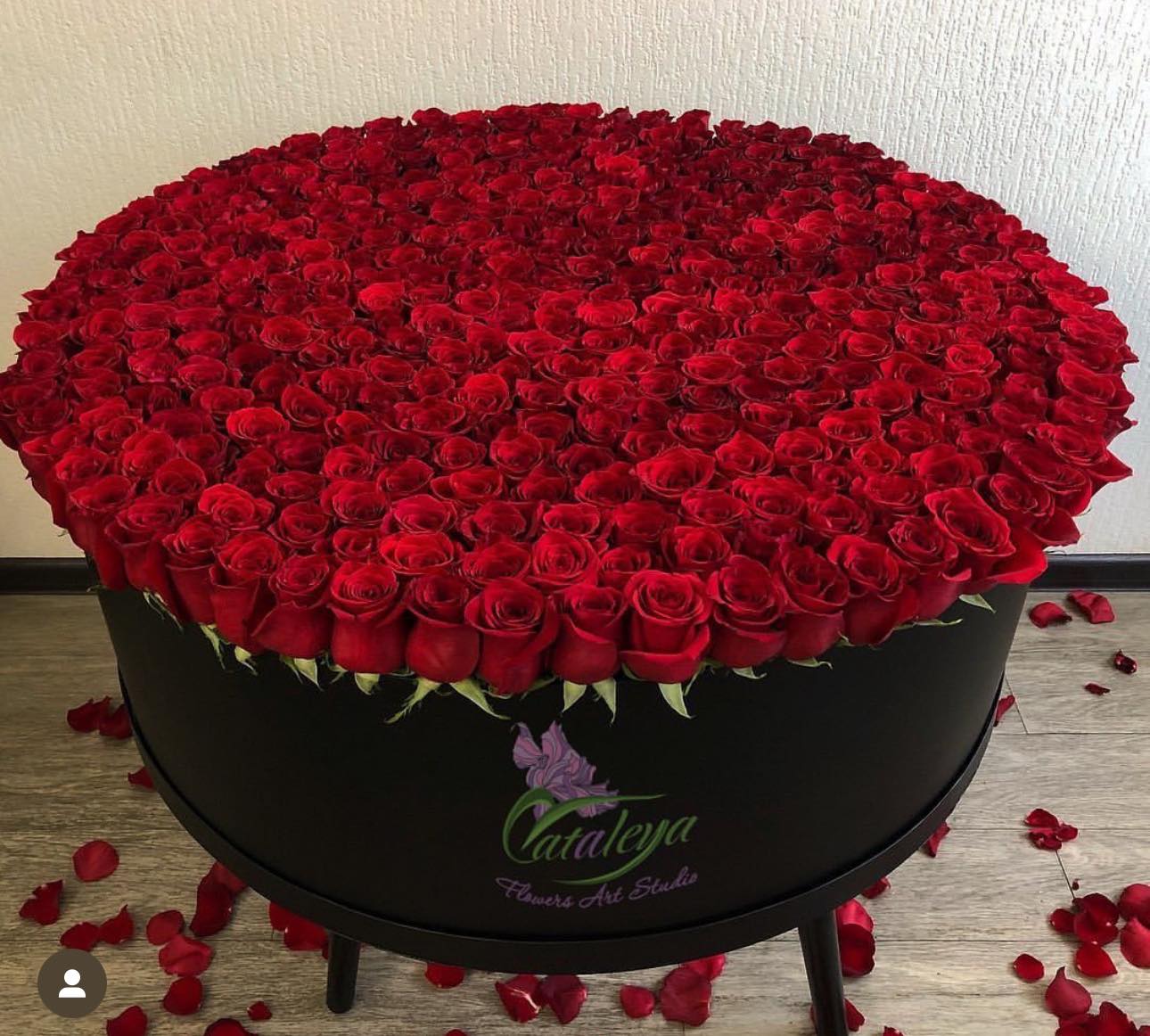 Composition «Carmen» with roses