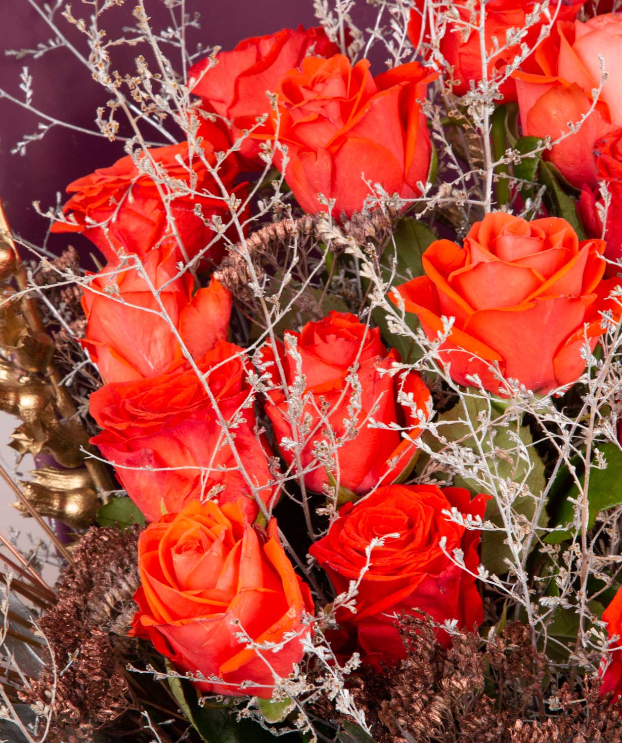 Ծաղկեփունջ «Փեյնթսվիլլ» վարդերով և չորածաղիկներով