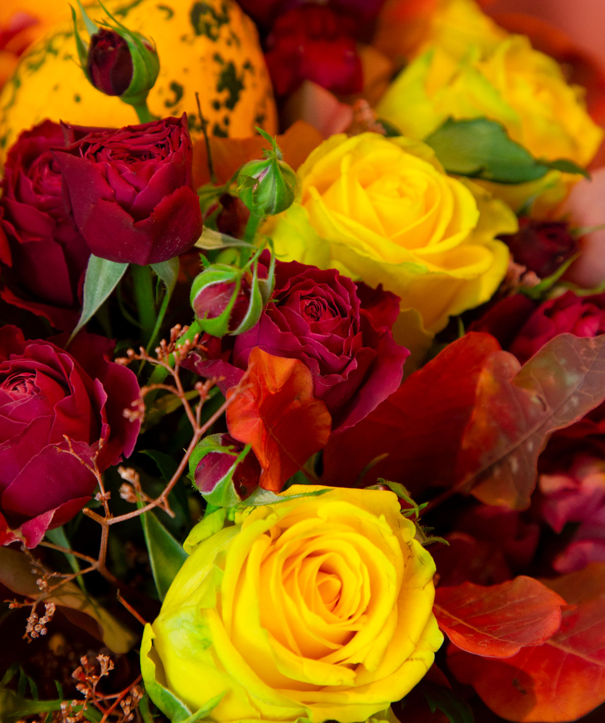 Букет ''Ломбардия'' с розами и антуриумом