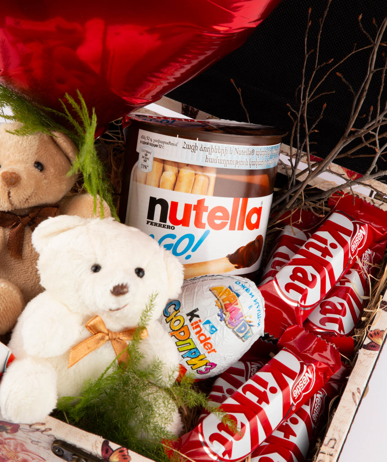 Arrangement `Shomon` with sweets, a teddy bear and a balloon