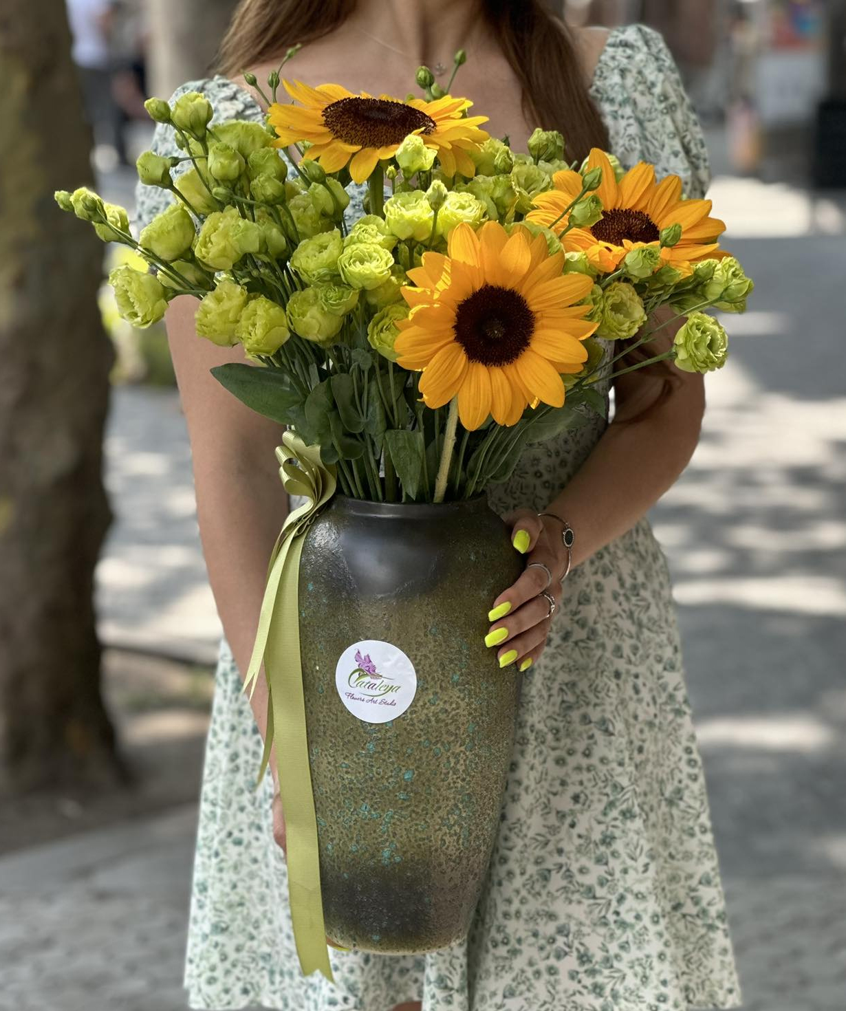 Composition «Sedona» with lisianthus and sunflower