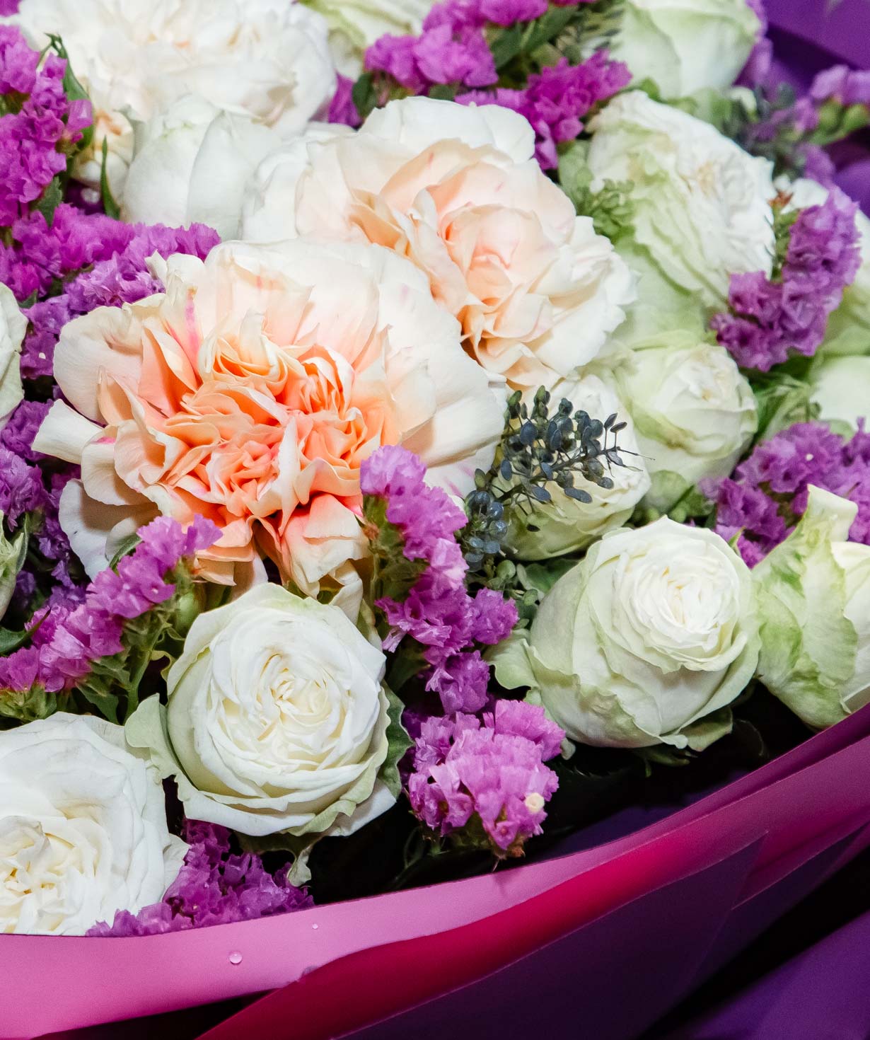 Bouquet «Allmendingen» with spray roses and dianthus