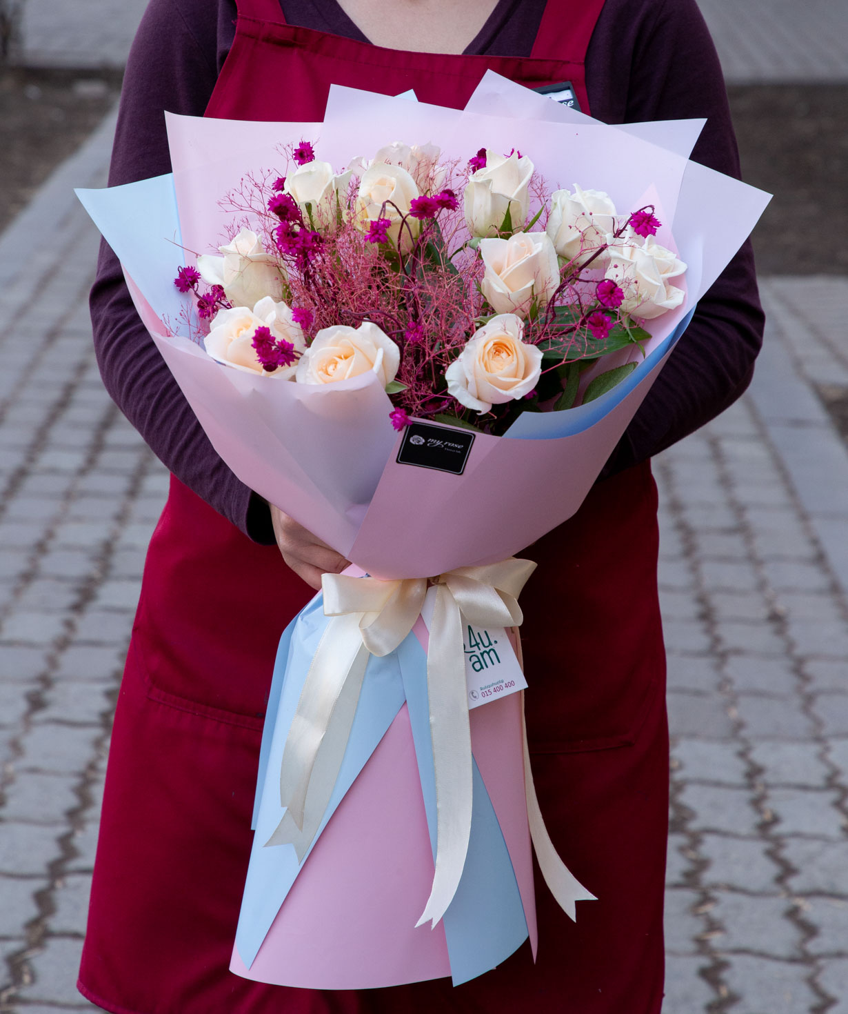 Bouquet `Maan` with roses