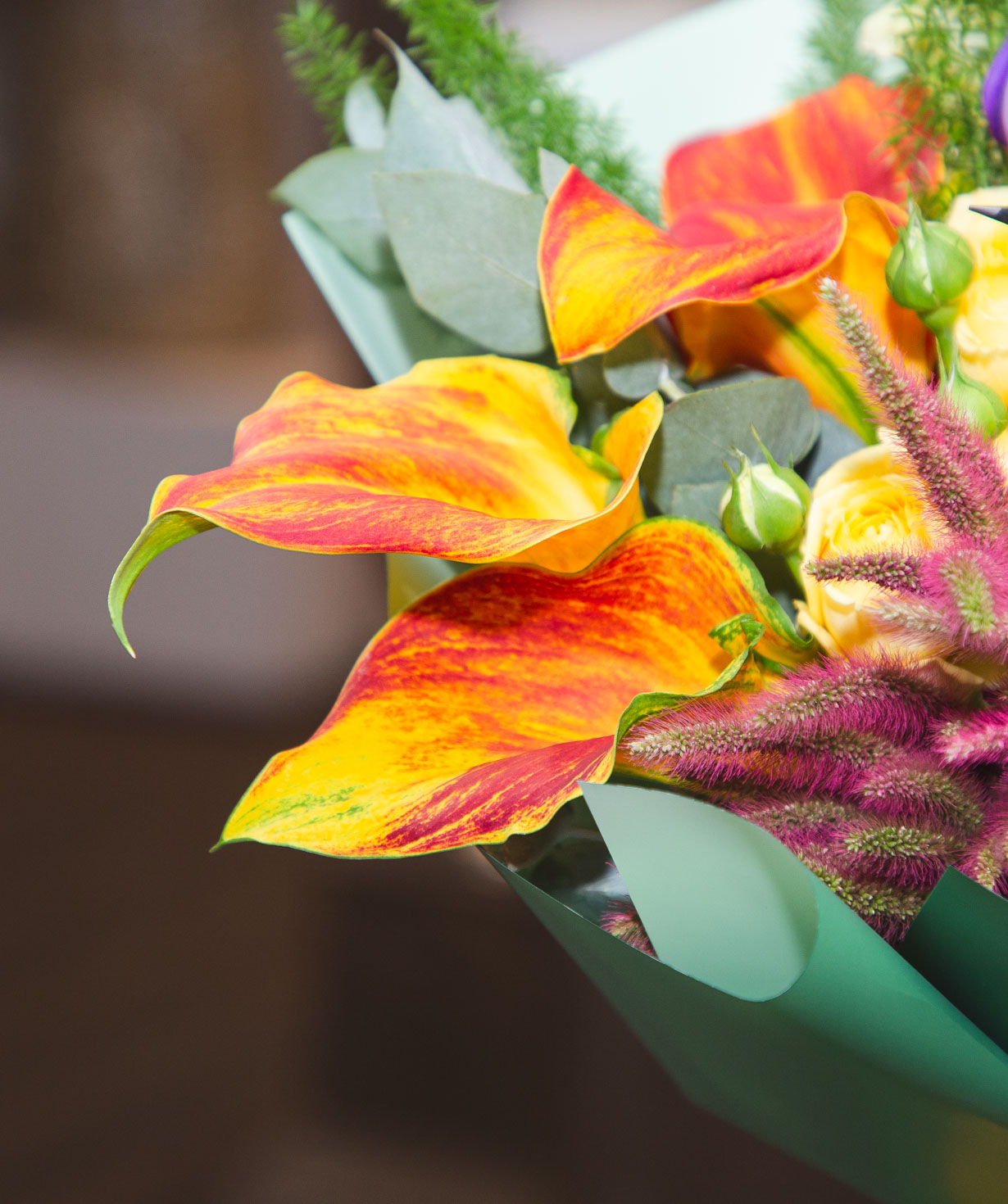 Букет «Бернрид» с розами и каллами