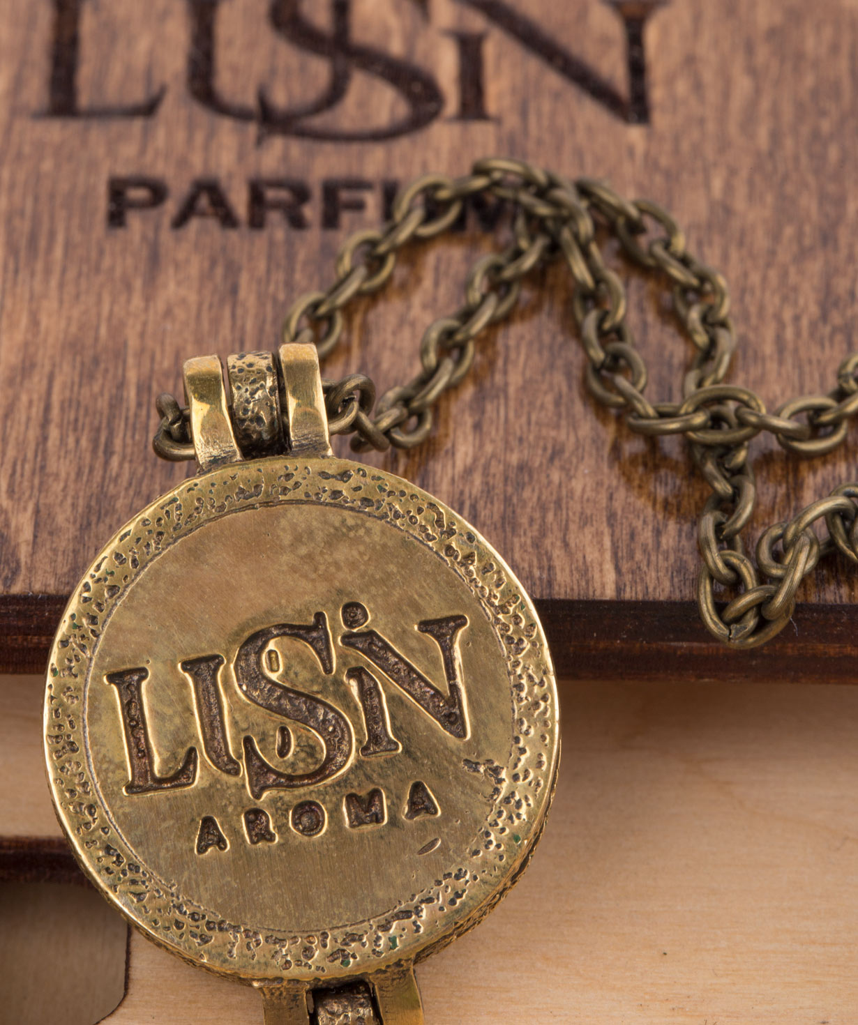 Pendant `Lusin parfume` fragrant with the the tree of life