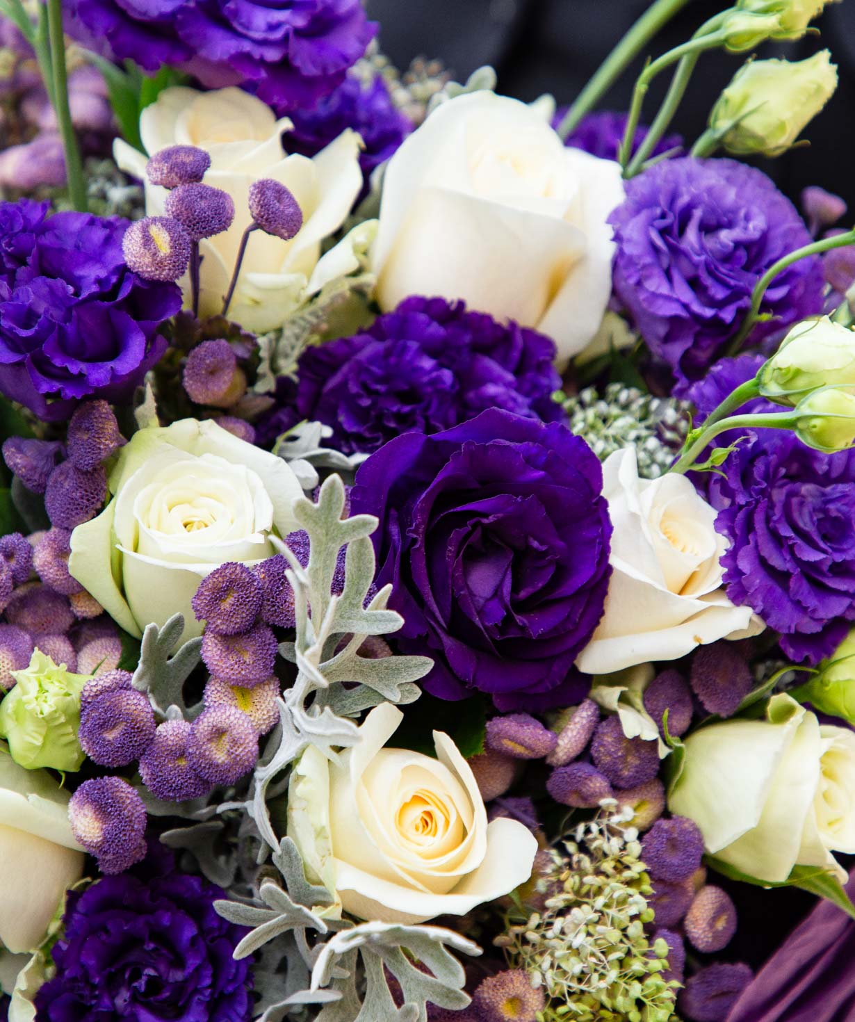 Bouquet «Mitaka» with roses and lisianthuses