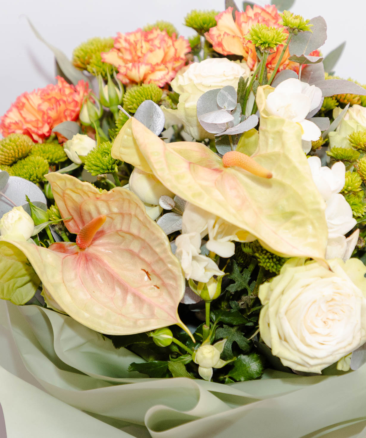 Ծաղկեփունջ «Floriani» փնջային վարդերով և ֆրեզիաներով №22