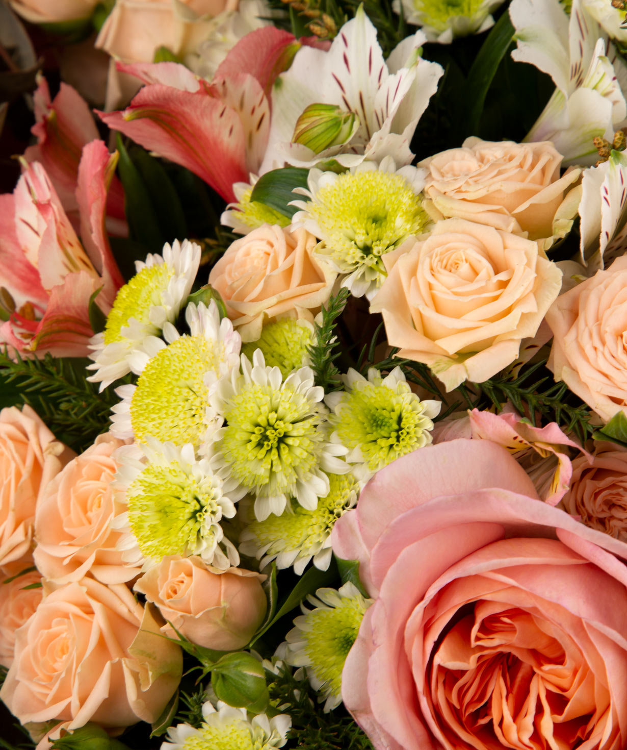 Bouquet `Neteshin` with roses and alstroemerias