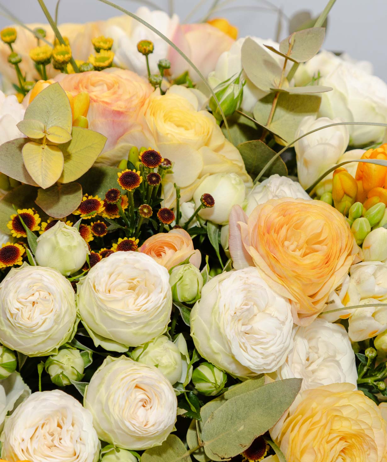 Ծաղկեփունջ «Floriani» փնջային վարդերով և ֆրեզիաներով №19