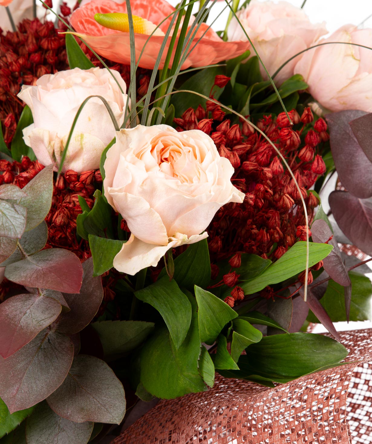 Букет `Полоцкие` из роз , антуриум, сухоцветы.