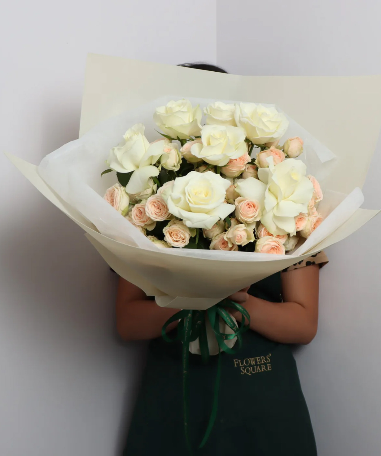 Dubai. bouquet №063 with roses and spray roses