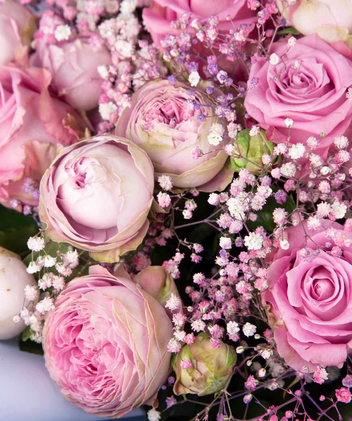 Букет `Олбани` из роз и пионовидных роз