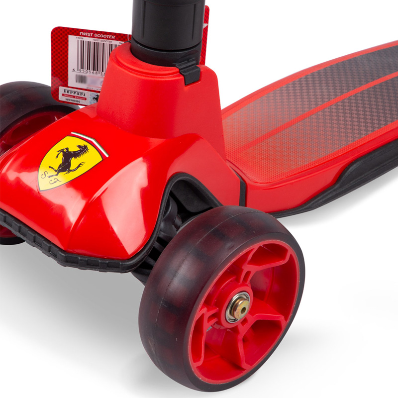 Скутер Ferrari детский
