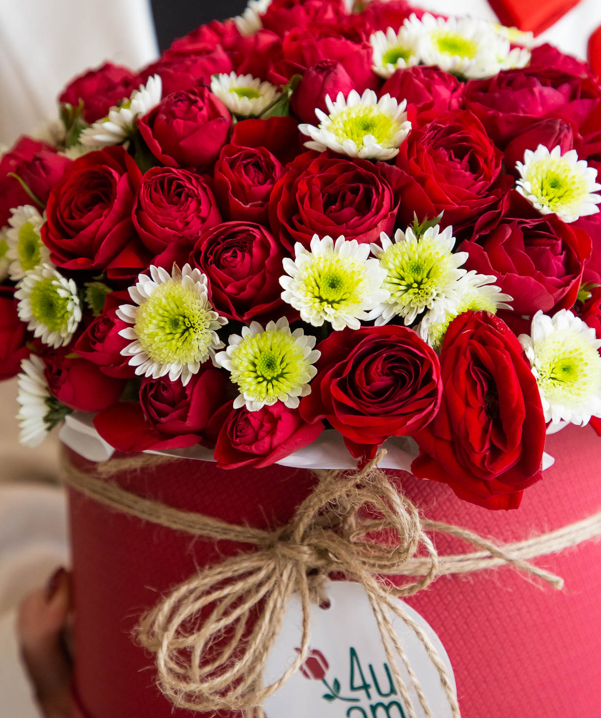 Композиция ''Кампанья'' с хризантемами и кустовыми розами