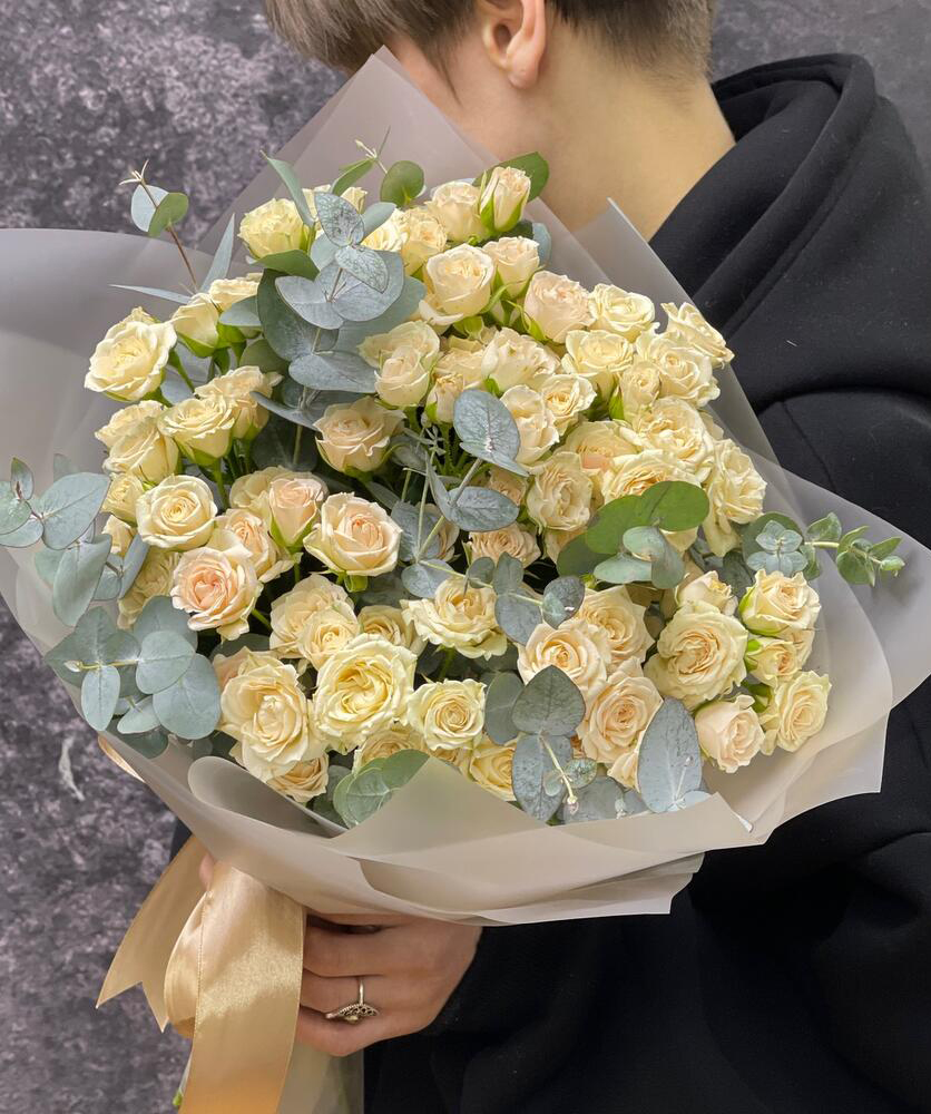 Moscow. bouquet with roses №033