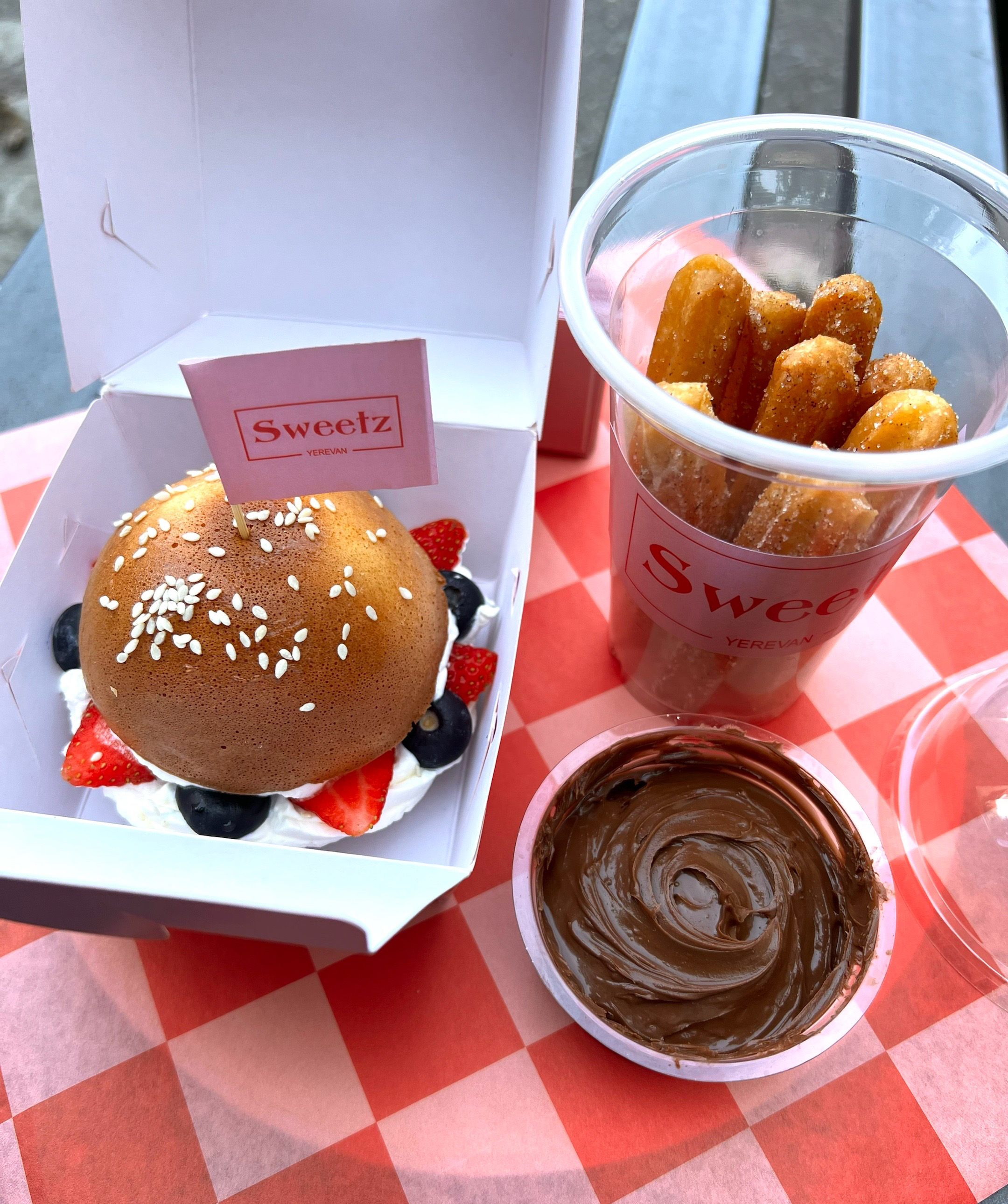 Set «Sweetz» sweet burger and churros