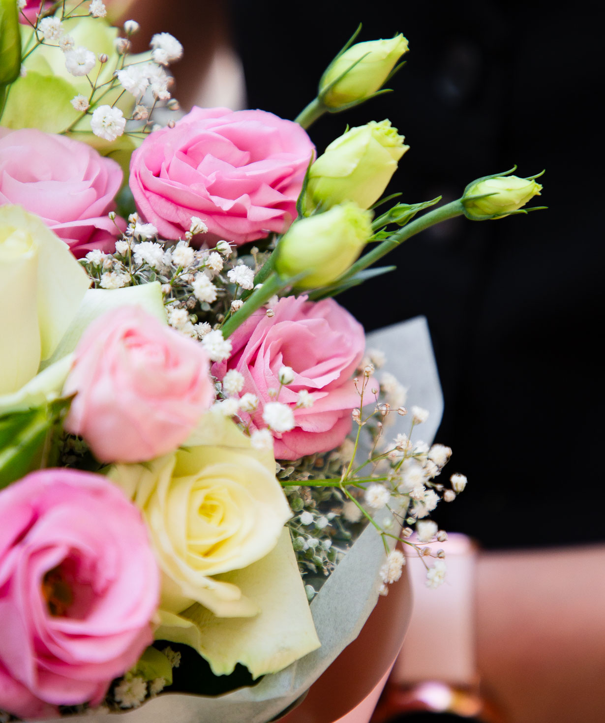 Bouquet «Kadoma» with roses and lisianthuses