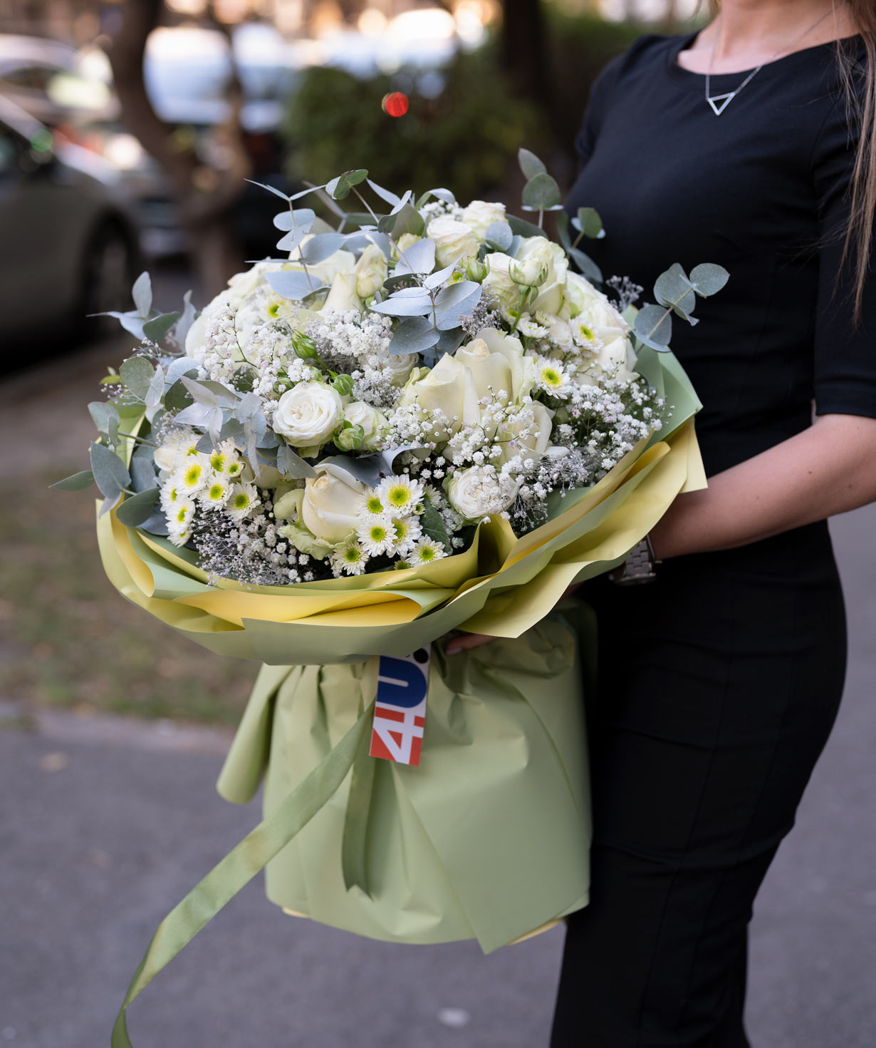 Bouquet «Թելլա» with roses and chrysanthemums