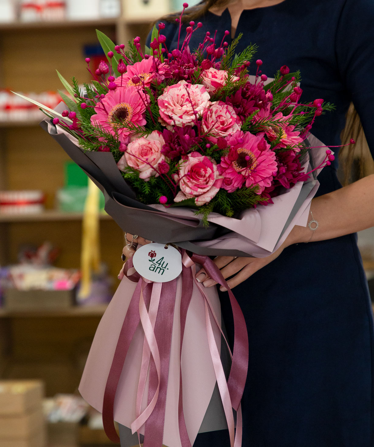Bouquet `Toril` with roses and gerberas