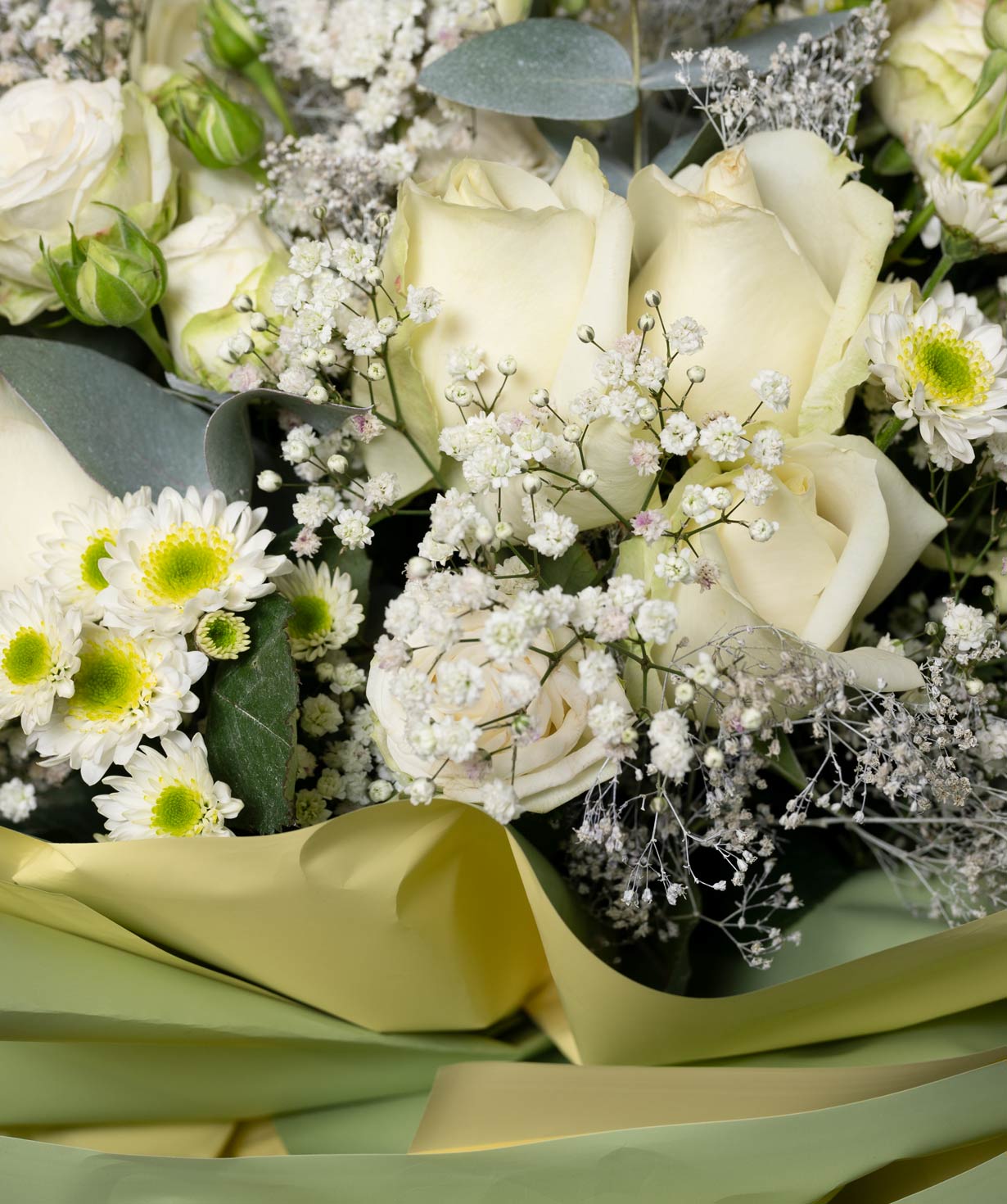 Bouquet «Թելլա» with roses and chrysanthemums