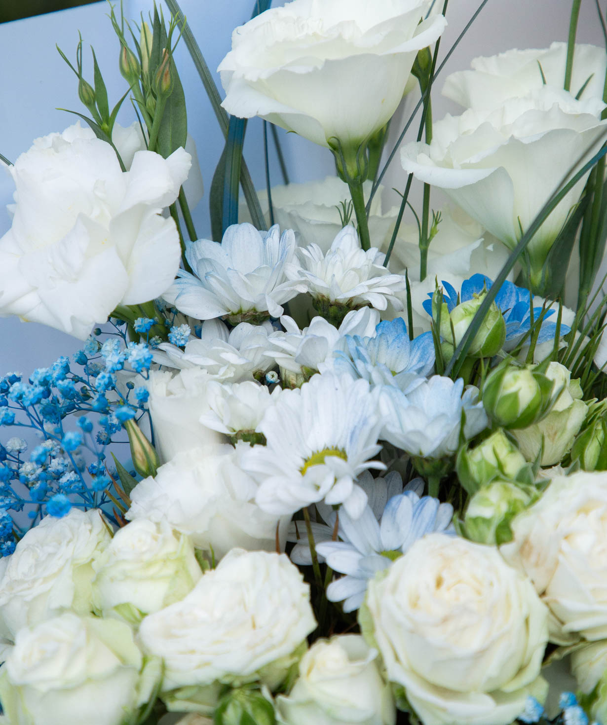 Bouquet «Bliss» with spray roses and lisianthus