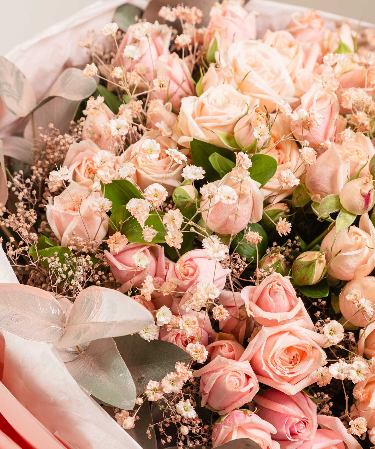Bouquet «Arly» with spray roses
