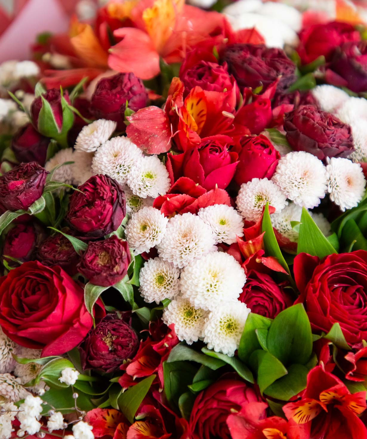 Bouquet ''Nuova'' with chrysanthemums and spray roses