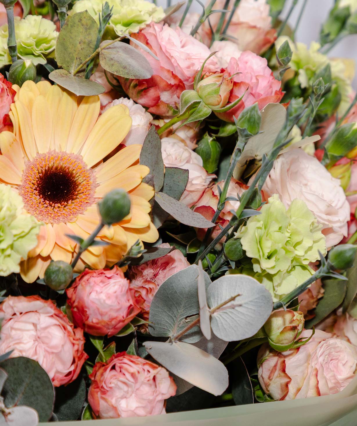 Bouquet «Floriani» with spray roses and cloves №24