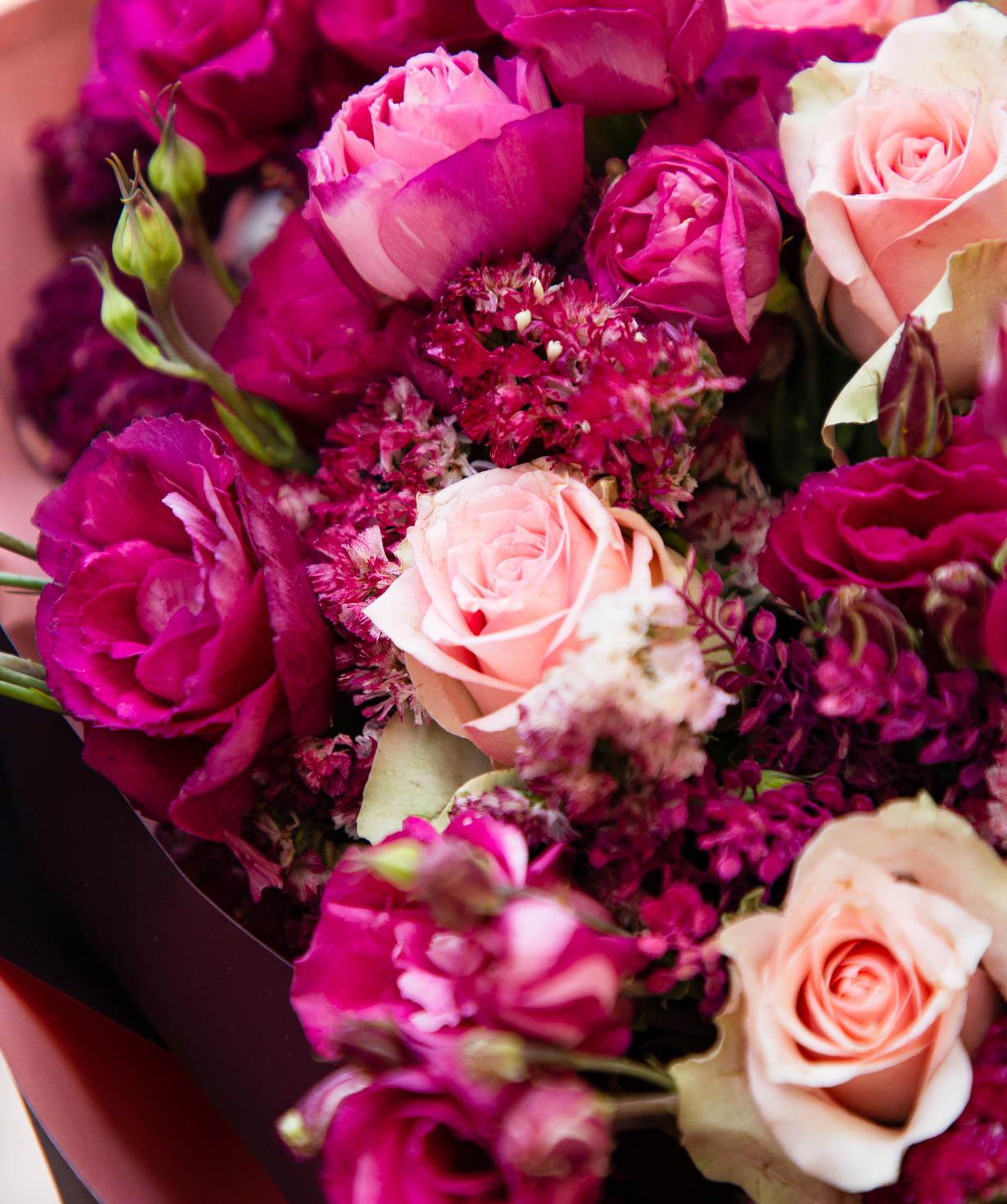 Bouquet «Koganei» with roses and lisianthuses