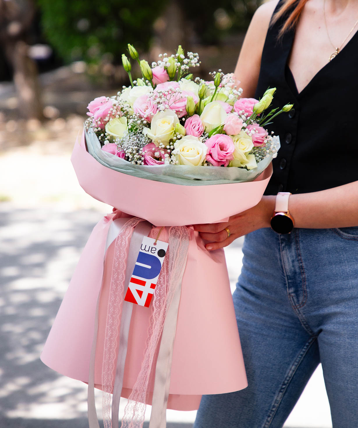 Bouquet «Kadoma» with roses and lisianthuses