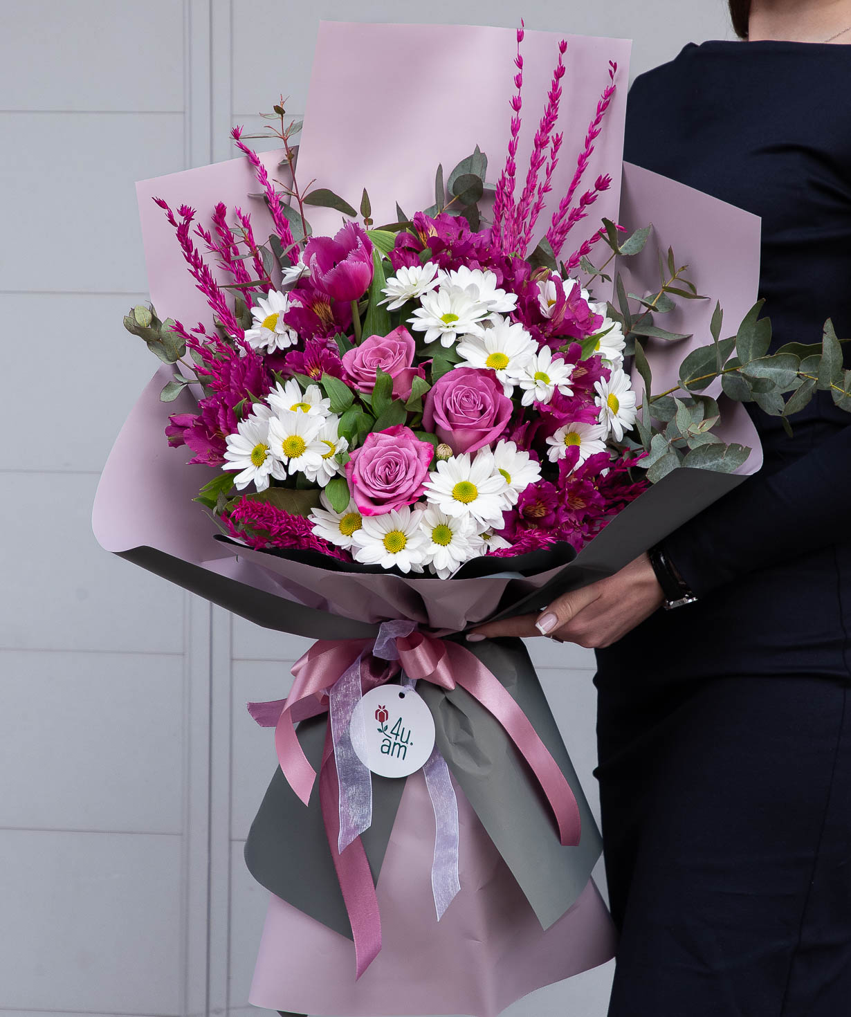Bouquet ''Bemidji'' with alstroemerias and roses