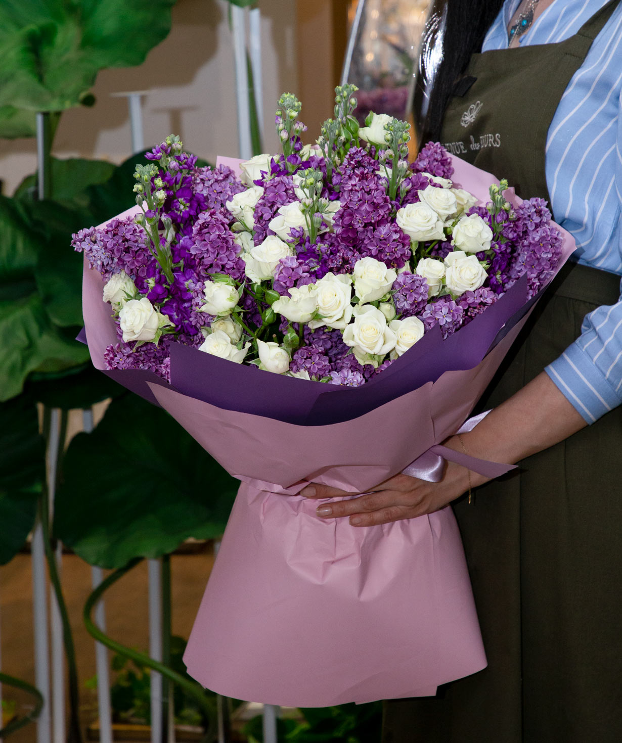 Bouquet ''Edessa'' with spray roses and lilac