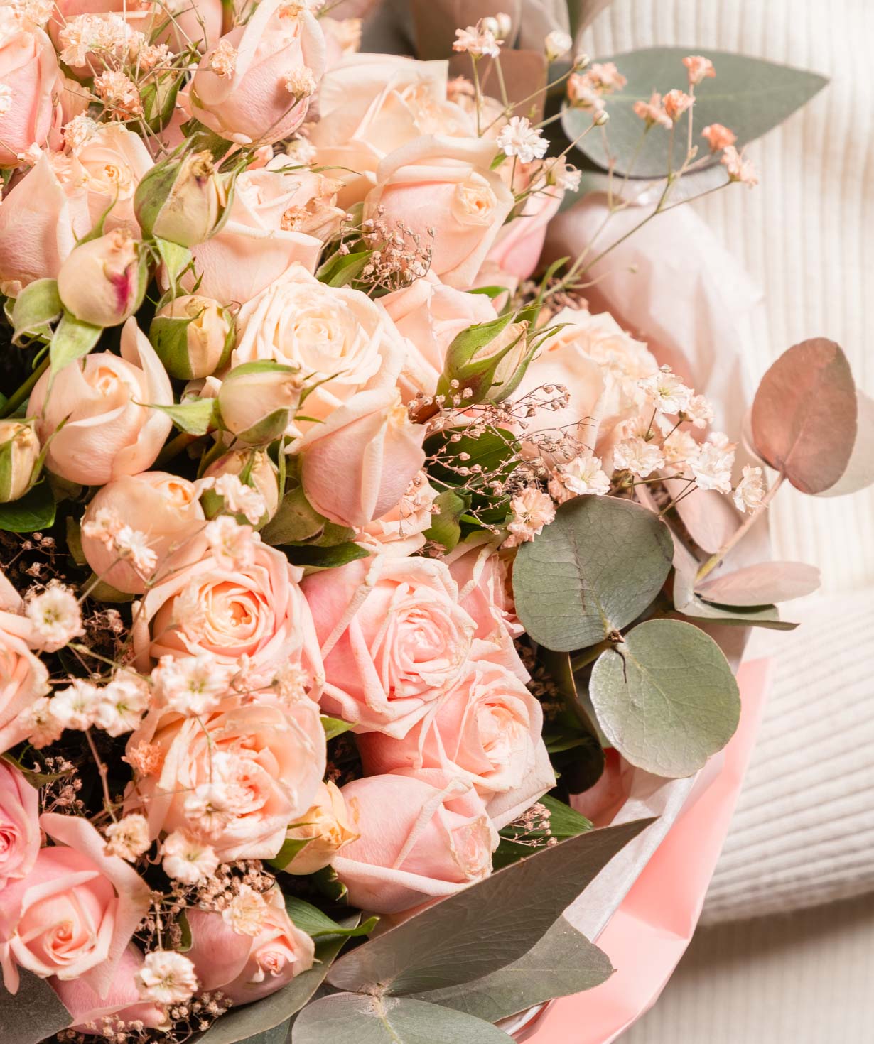 Bouquet «Arly» with spray roses