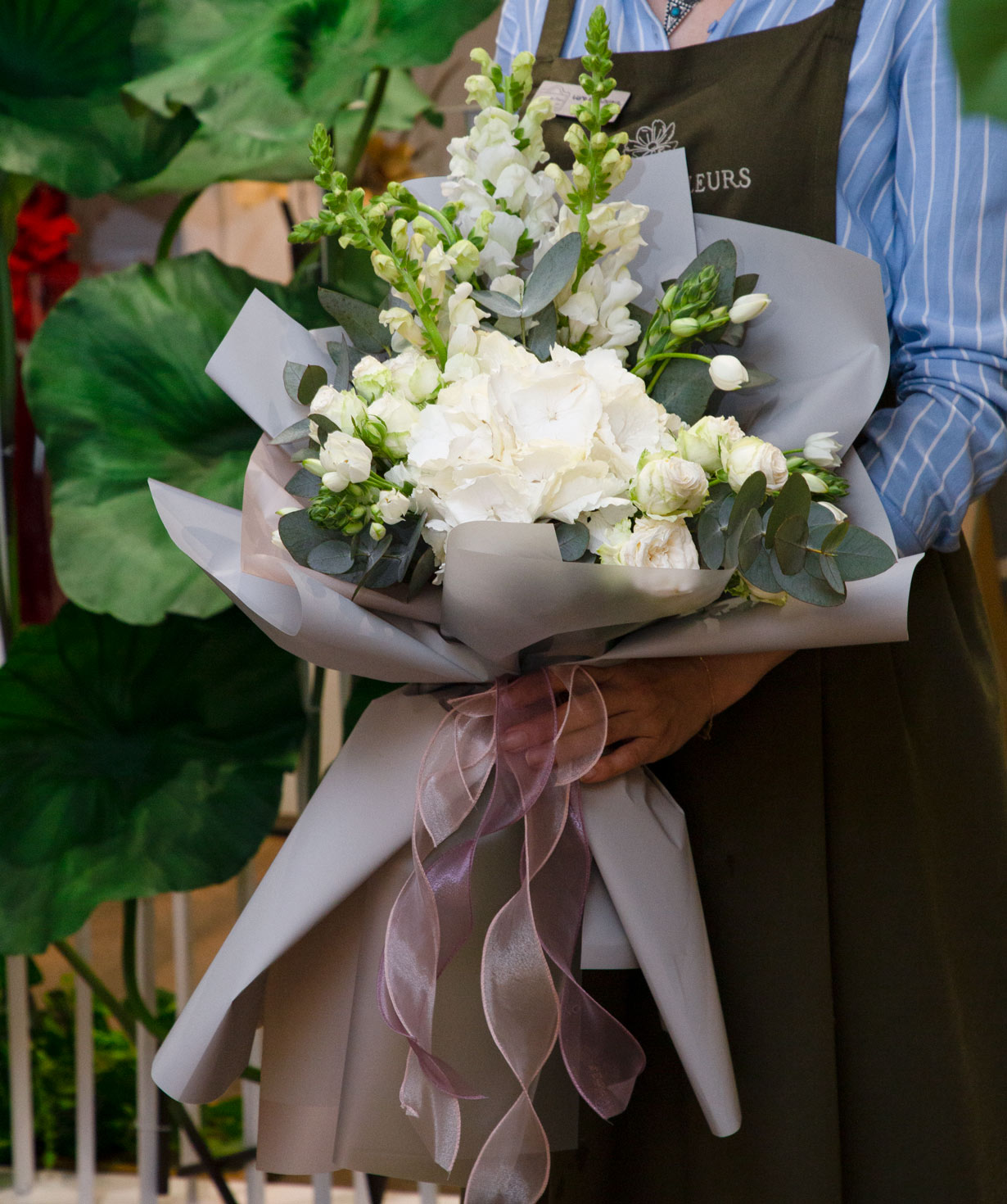 Bouquet ''Genneville'' with antirrhinums and hydrangea