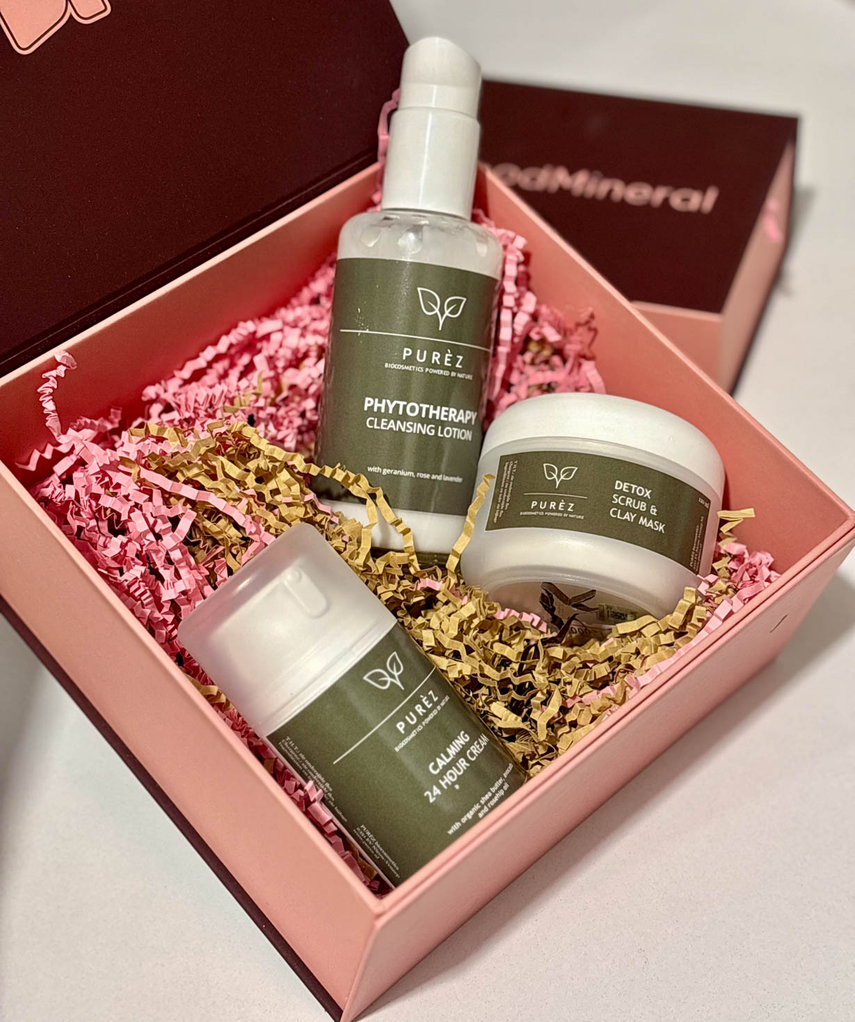 Gift Box with Skincare Products №9