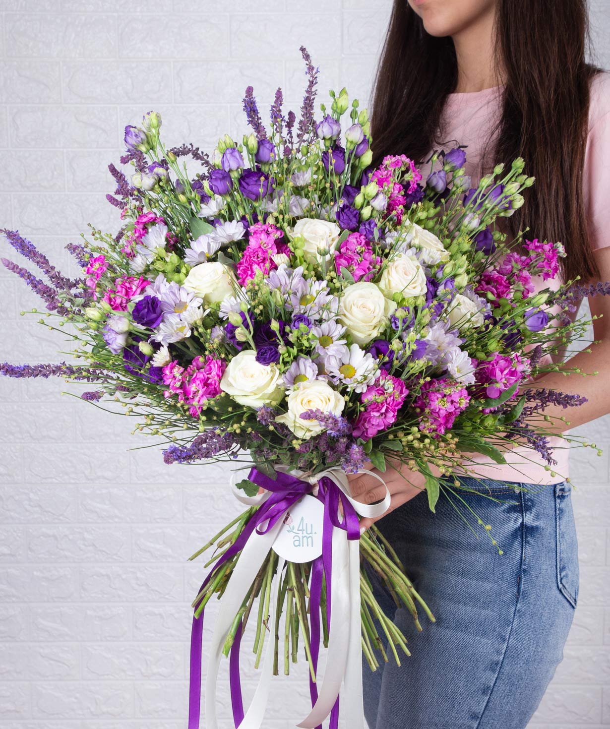 Bouquet ''Zilupe'' with roses and lisianthus